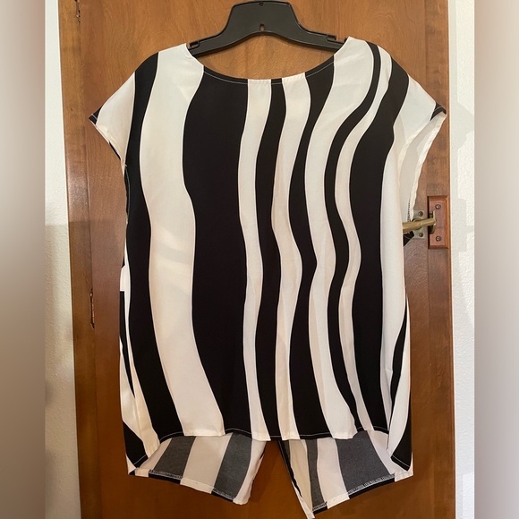 Striped Colorblock Top - Picture 6 of 7